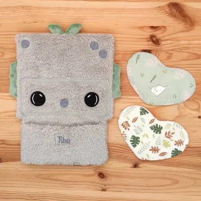 Doudou Tibo le Robot avec coussinets parfumés à l’odeur de Maman. Idéal dès la naissance pour apaiser bébé et renforcer le lien parent-enfant.