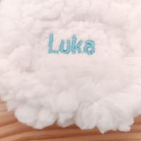 La personnalisation unique du doudou d'aide à la séparation Luka le Lama - Atelier Bombus