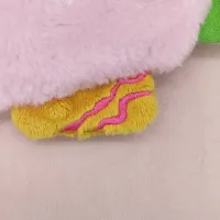 Doudou Grizzle détail patte brodée - tissu doudou jaune et motifs originaux