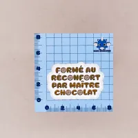 Sticker citation Toffuzz : Formé au réconfort par Maître Chocolat, dimensions avec grille – Blue Dragorn Studio