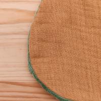 Notre doudou sensoriel est doté d'une face en double gaze de coton, pour une texture légère et confortable à tout moment de la journée.