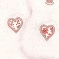 Les deux cœurs fleuris du doudou d'aide à la séparation Florine la Lapine, symbole du lien unique maman bébé