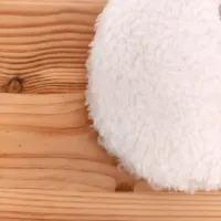 Le tissu tout doux du doudou Florine la Lapine