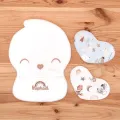 Le doudou Raphaël l'arc en ciel pour apaiser bébé grâce à l'odeur de maman sur ses coussinets d'allaitement lavable