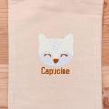 La broderie de la pochette Loïs la Biche