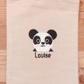 La broderie de la pochette Noah le Panda