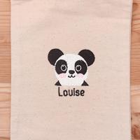 La broderie de la pochette Noah le Panda