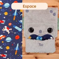 Tibo le Robot et son coussinet Espace, un doudou apaisant pour bébé, parfait pour accompagner ses nuits en douceur.