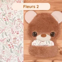 Le doudou Bee Doux Orion l'Ourson se pare d'une touche de printemps avec son coussinet Fleurs 2 qui porte votre odeur