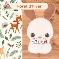 Le doudou odeur de maman Gabin le Lapin avec une touche de noël grâce à son coussinet forêt d'hiver