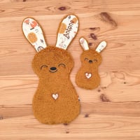 Le doudou d'aide à la séparation Antone le Lapin d'Automne - Atelier Bombus