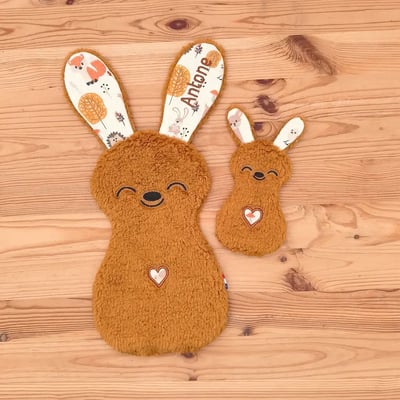 Le doudou d'aide à la séparation Antone le Lapin d'Automne - Atelier Bombus
