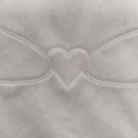 Gros plan sur le coeur du doudou d'aide à la séparation Côme le Fantôme - Atelier Bombus