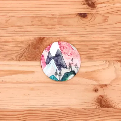 Le miroir de poche avec un tissu motif Montagnes