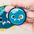 Porte-clés Zigwatt – dragorn bleu turquoise avec œil spirale et éclairs – accessoire fait main