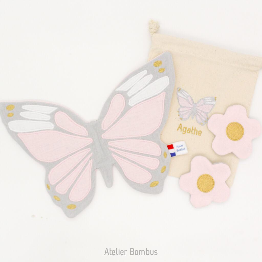 Le doudou sur mesure et sa pochette personnalisée coordonnée – Atelier Bombus - Agathe 2128